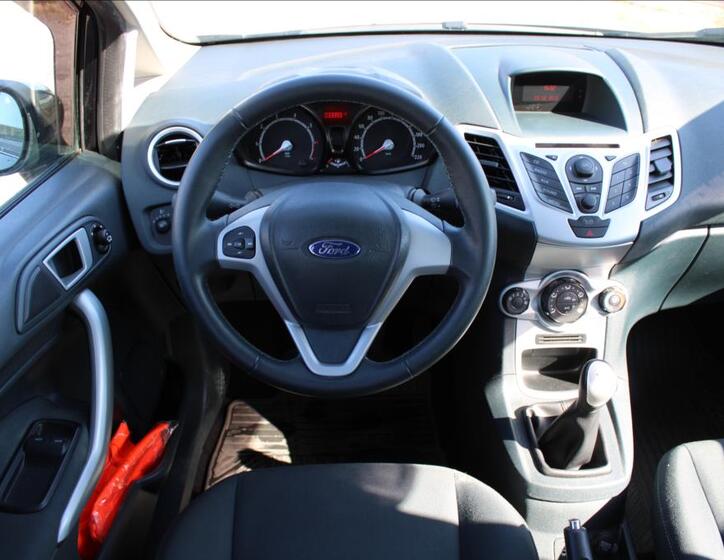 Ford Fiesta 12