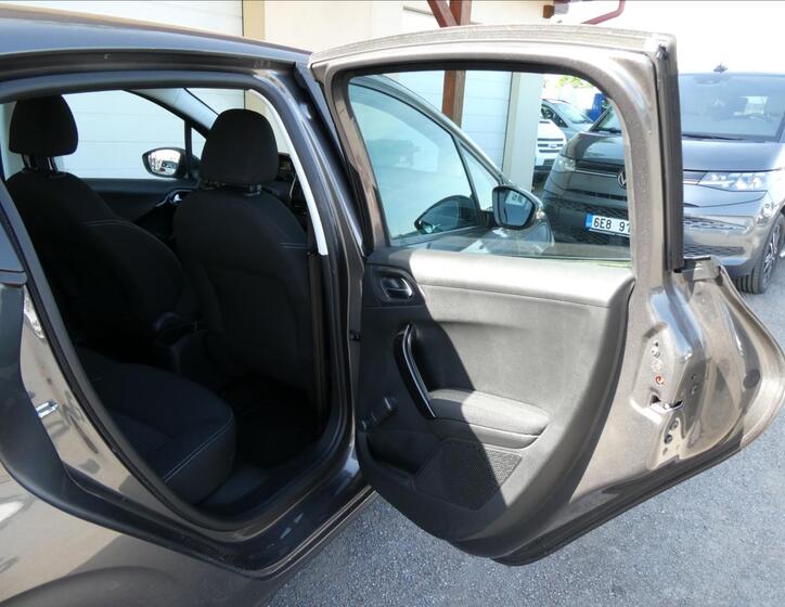 Peugeot 208 24