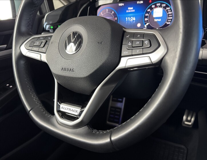 Volkswagen Golf 44