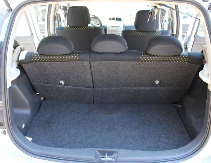 Daihatsu Sirion 17