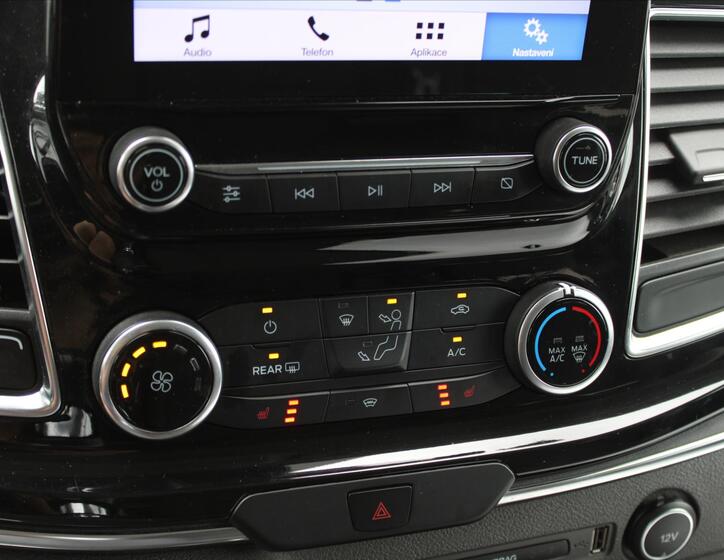 Ford Tourneo Custom 21