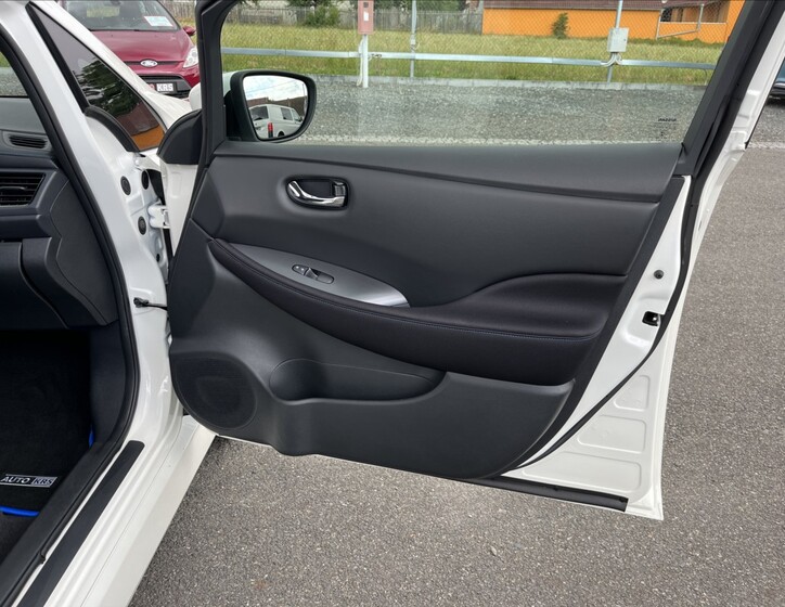 Nissan Leaf 44
