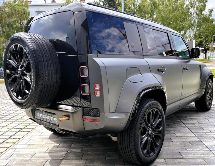 Land Rover Defender 12