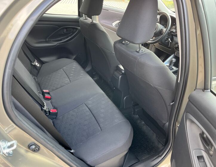 Toyota Yaris 16