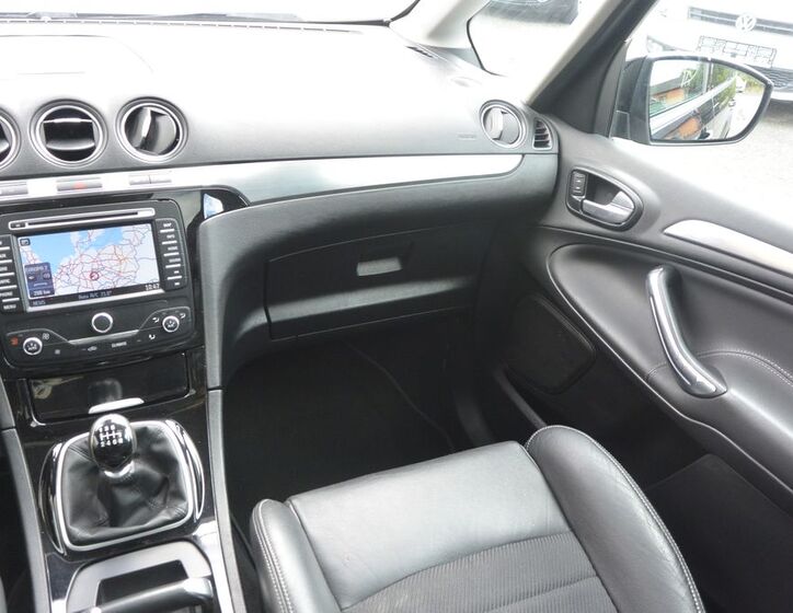 Ford Galaxy 16