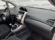 Toyota Verso 18