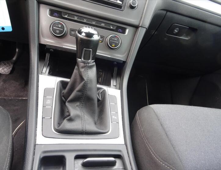 Volkswagen Golf 21