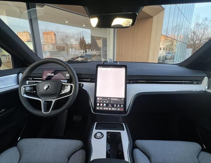 Volvo EX90 16