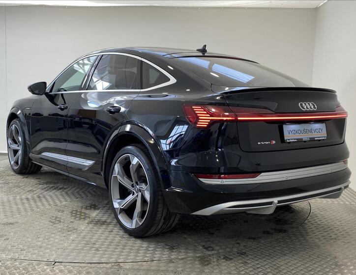 Audi e-tron 21