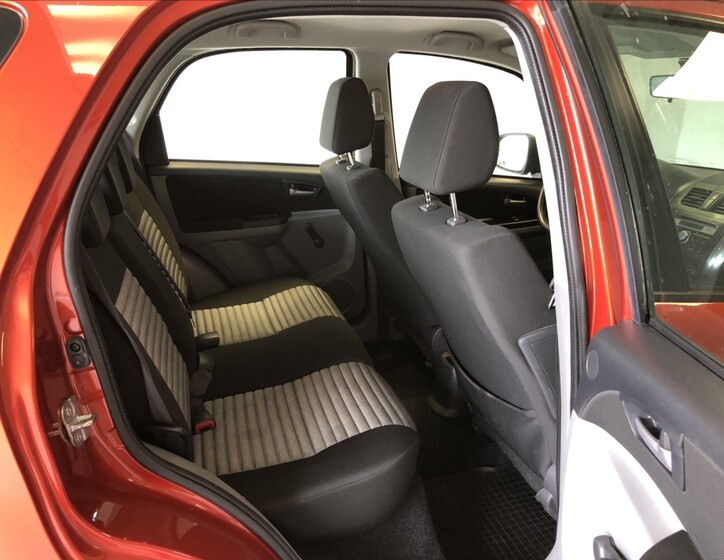 Suzuki SX4 11