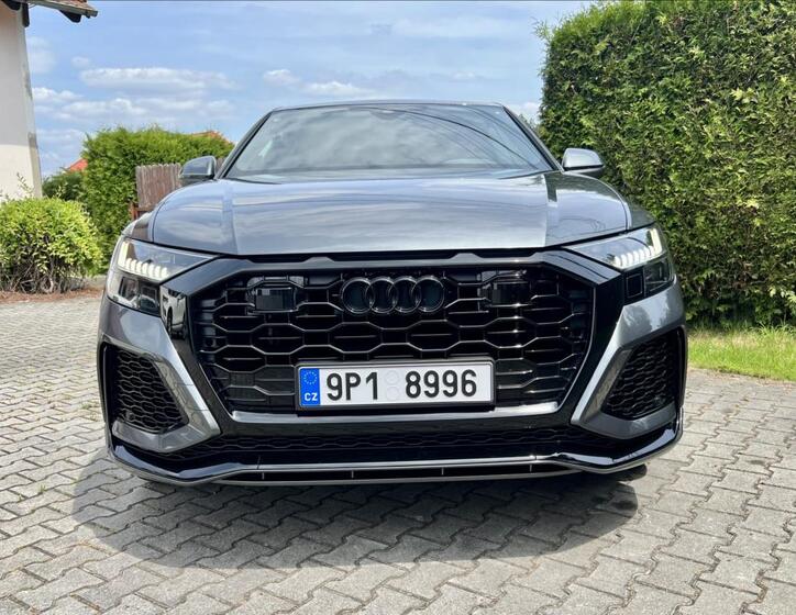 Audi RS Q8 8