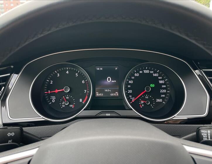 Volkswagen Passat 9