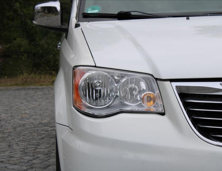 Chrysler Town & Country 44