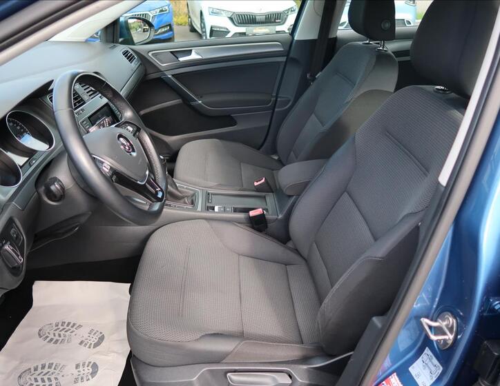 Volkswagen Golf 12