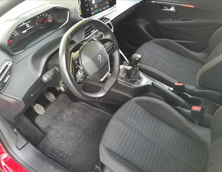 Peugeot 208 10