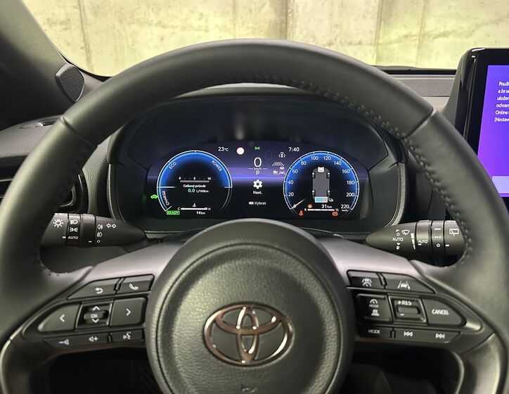 Toyota Yaris 12