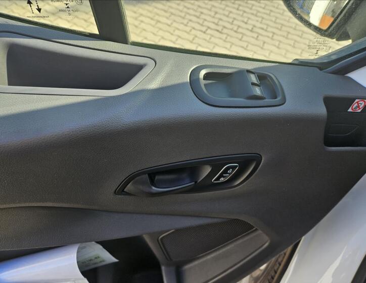 Ford Transit 9