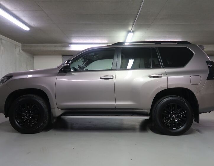 Toyota Land Cruiser 8