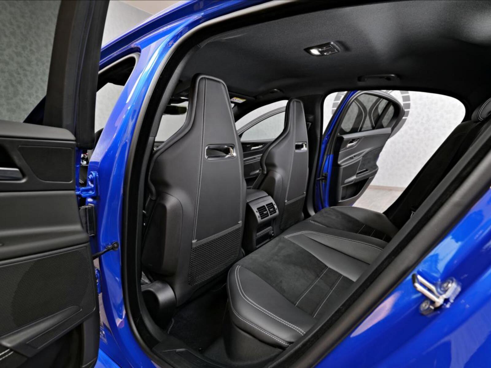 Jaguar XE 37