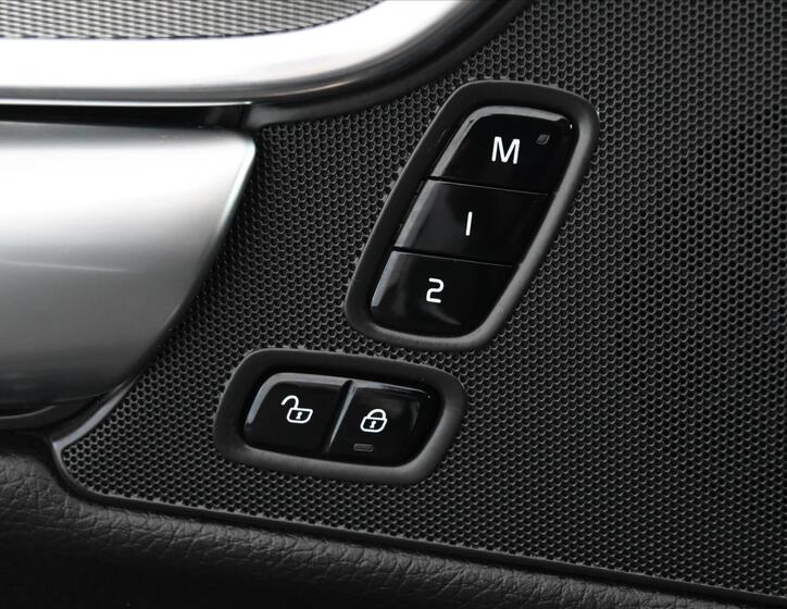 Volvo V90 28