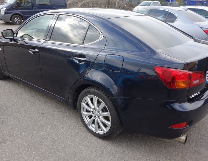 Lexus IS 220 10