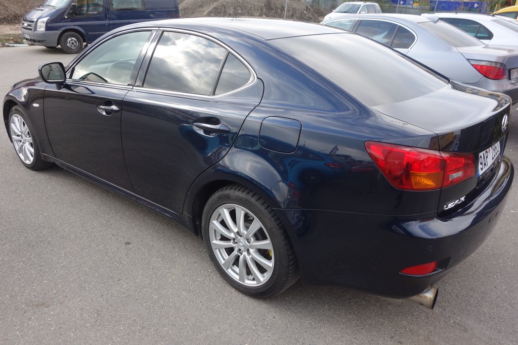 Lexus IS 220