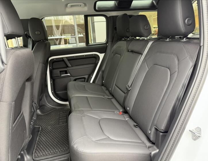 Land Rover Defender 16