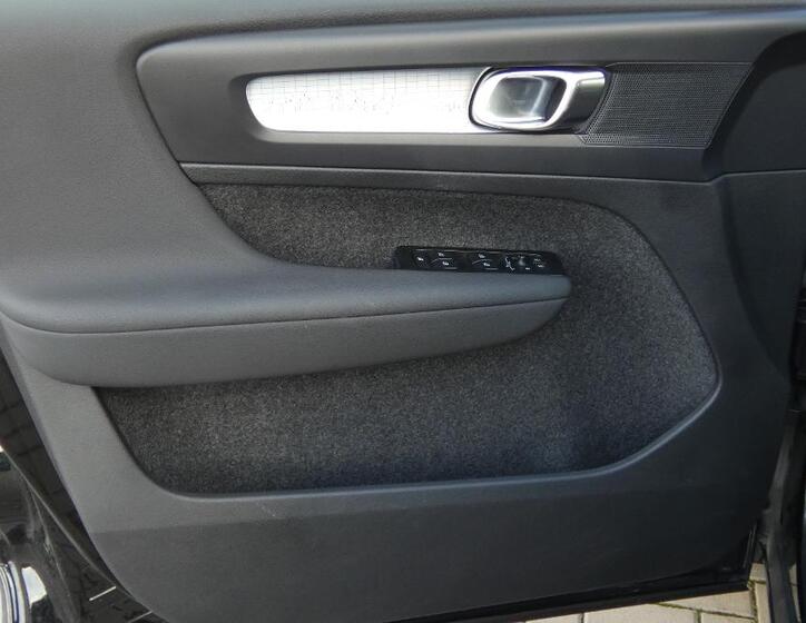 Volvo XC40 8