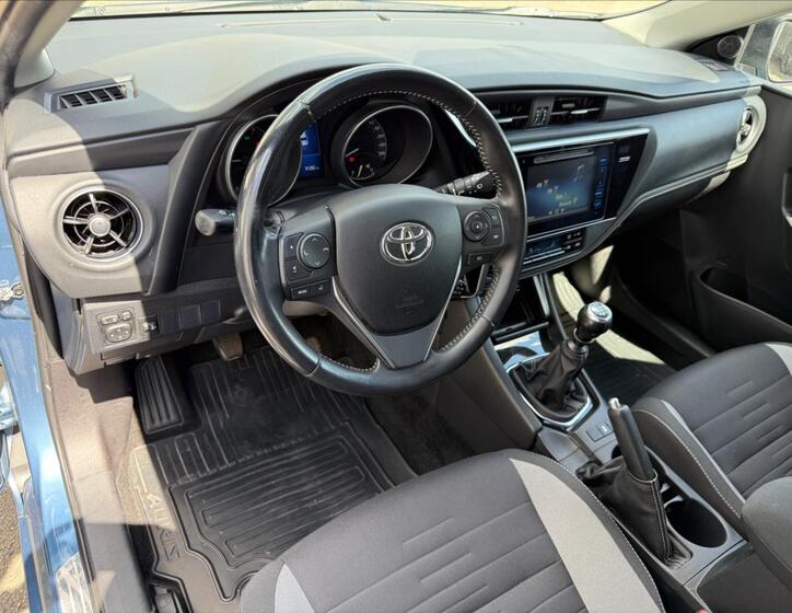 Toyota Auris 7