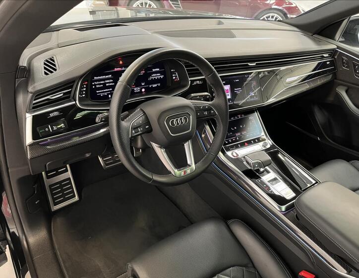 Audi SQ8 6