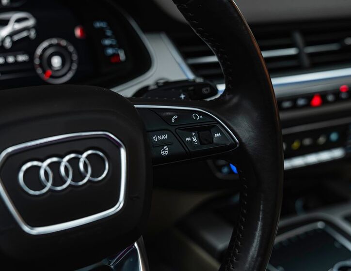Audi Q7 15