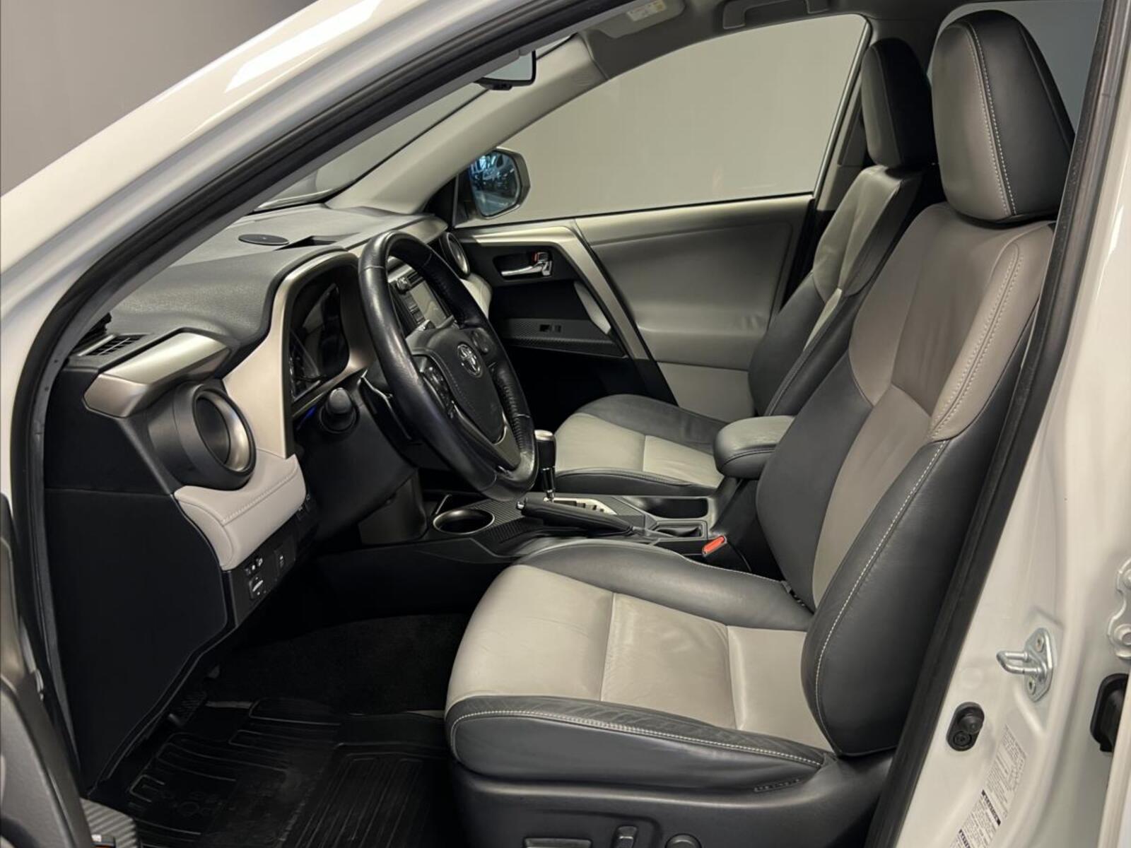 Toyota RAV4 6
