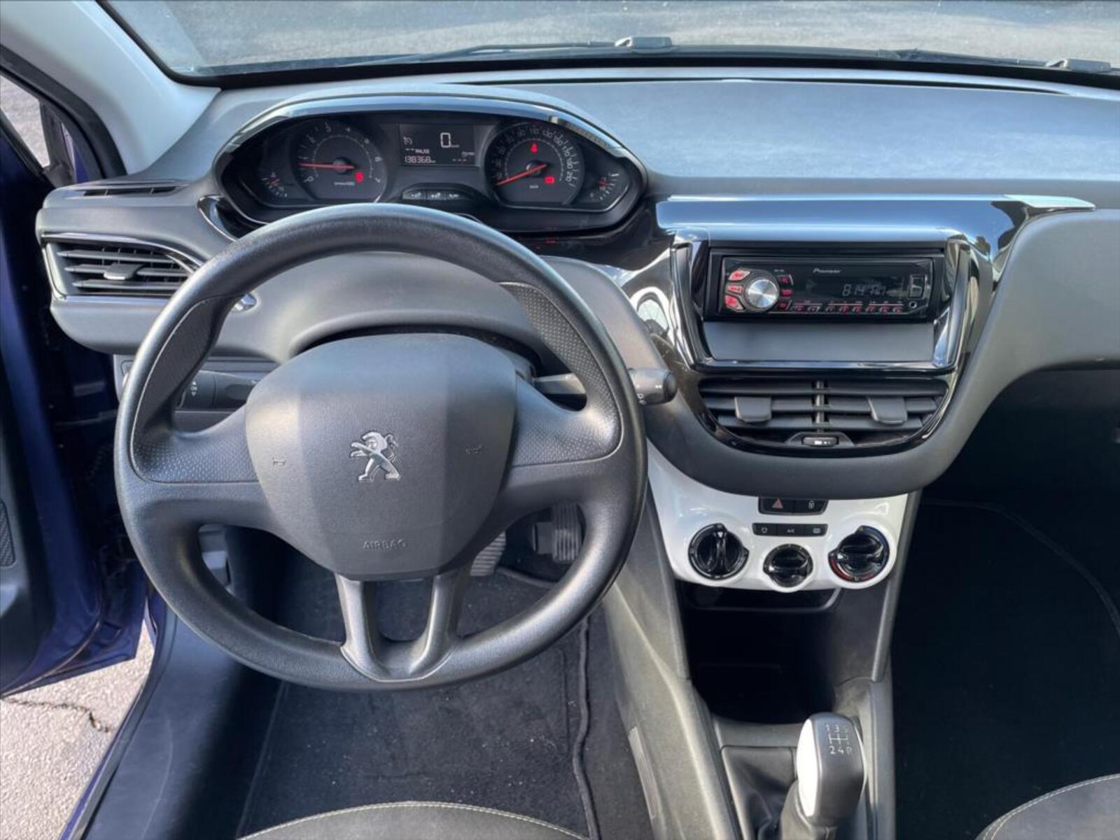 Peugeot 208 13