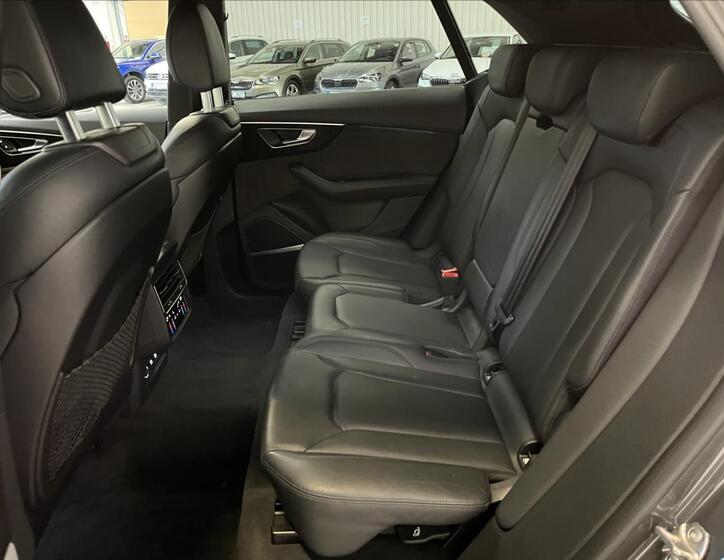 Audi Q8 41