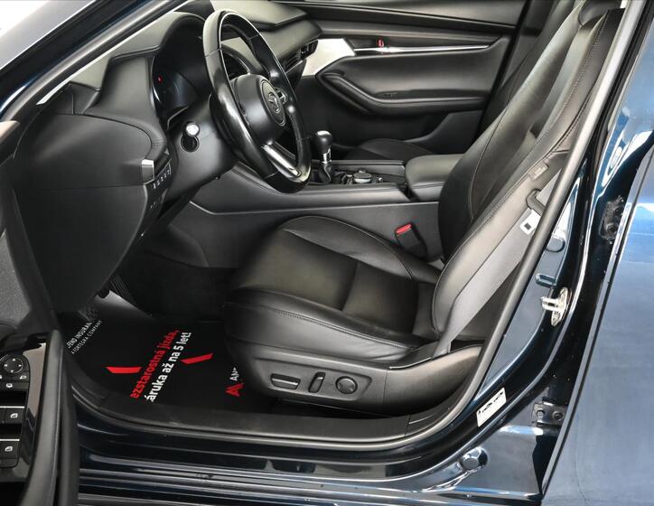 Mazda 3 8