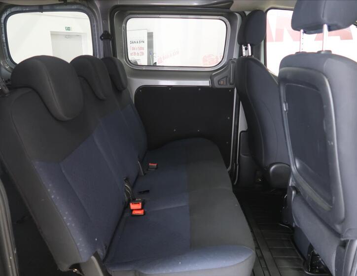 Nissan NV200 13