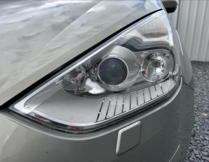 Ford Galaxy 9