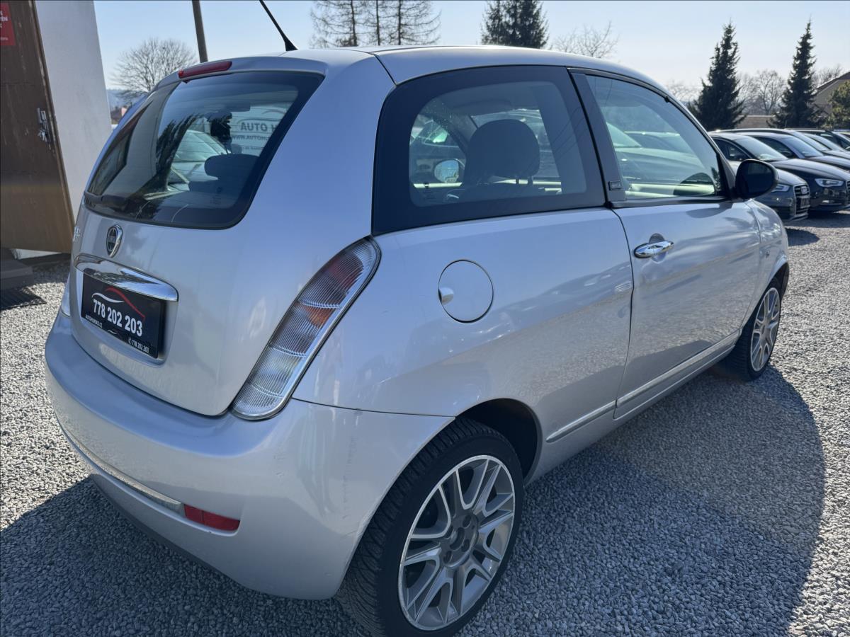 Lancia Y