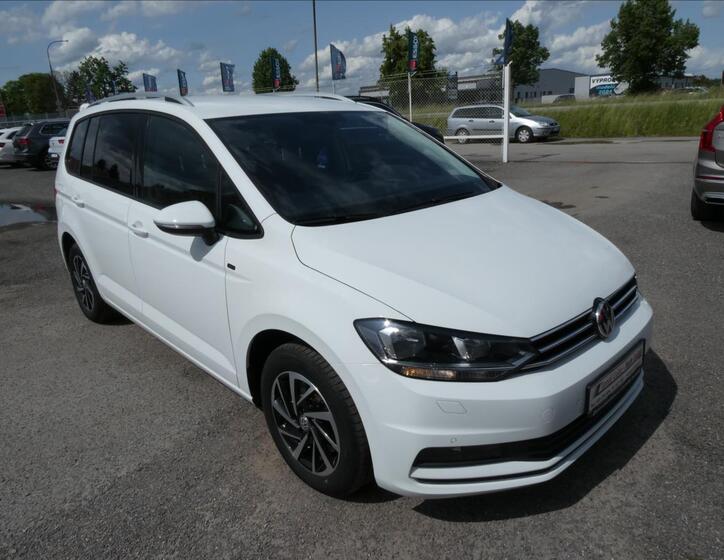 Volkswagen Touran 1