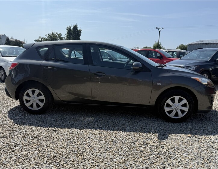 Mazda 3 4