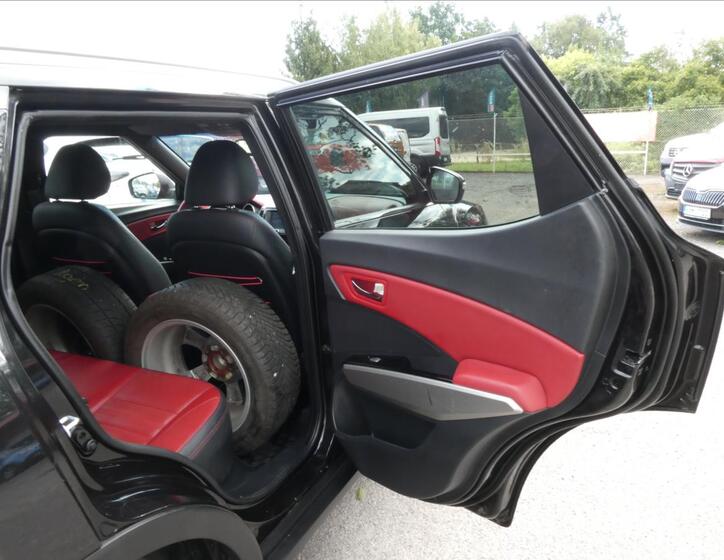 SsangYong Tivoli 27