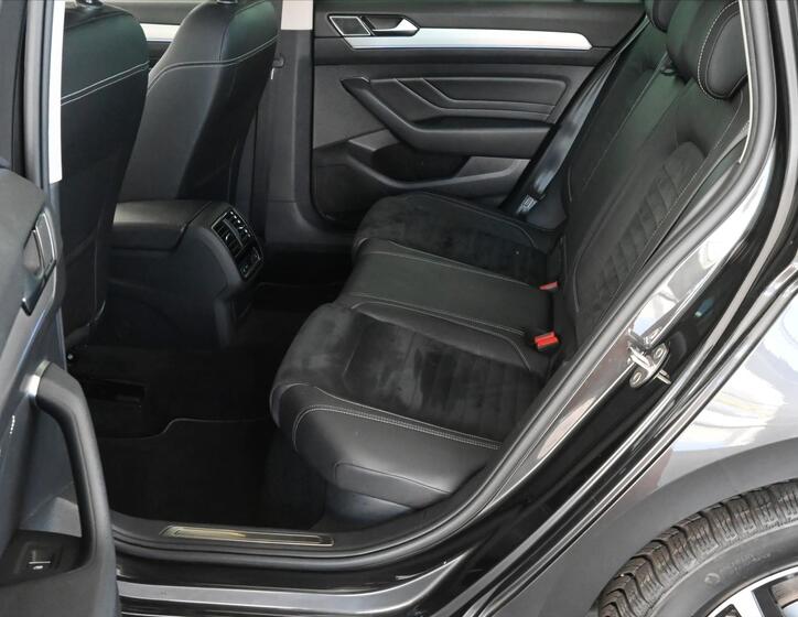 Volkswagen Passat 10