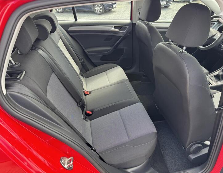 Volkswagen Golf 11