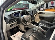 Chrysler Pacifica 9