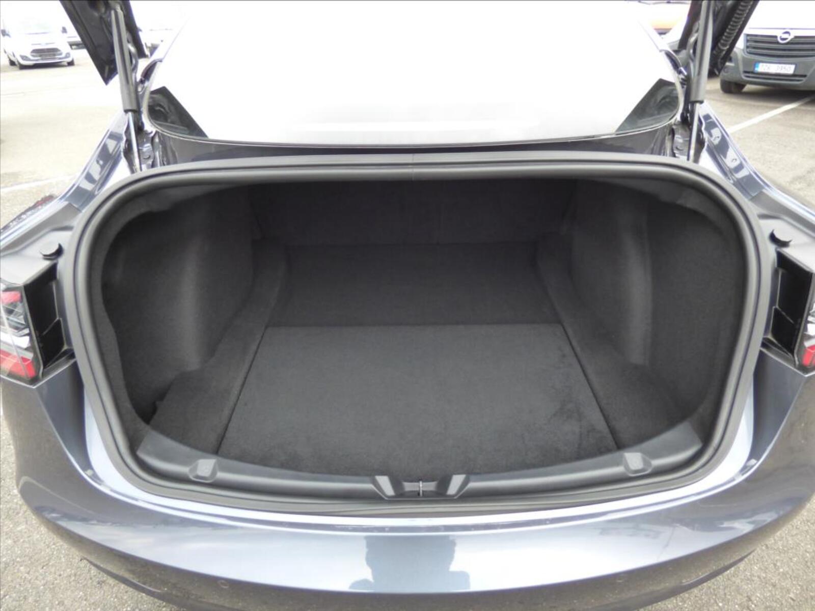 Tesla Model 3 37