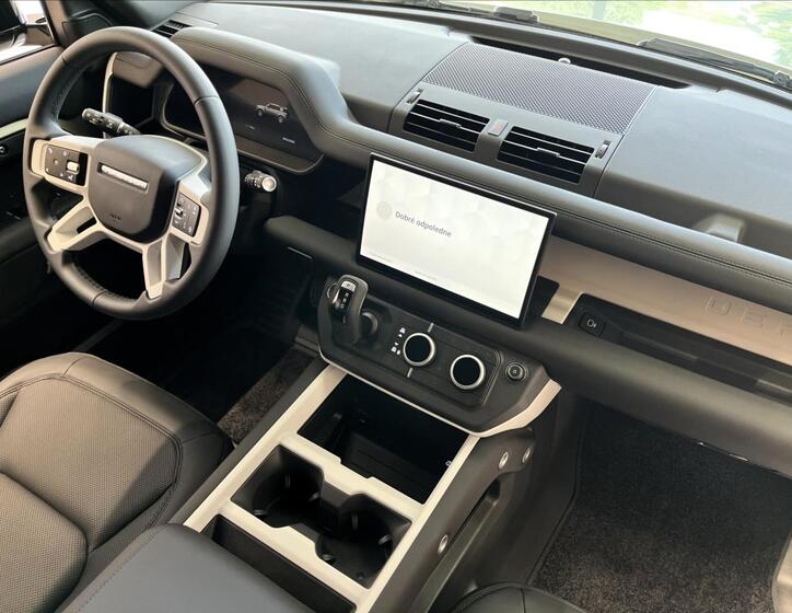 Land Rover Defender 34