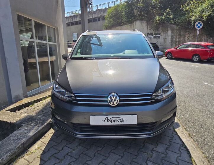 Volkswagen Touran 8