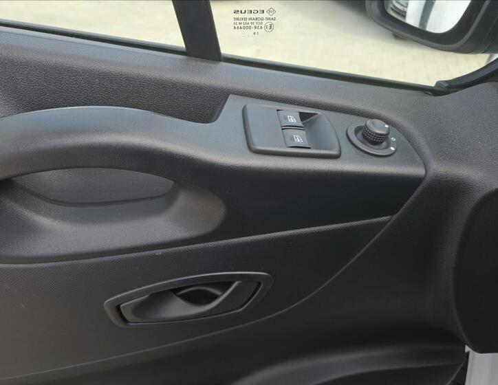 Renault Trafic 13