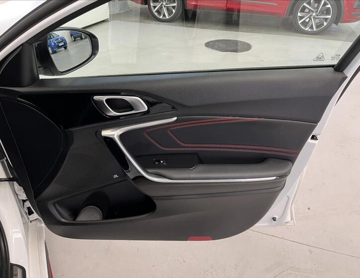 KIA ProCeed 27