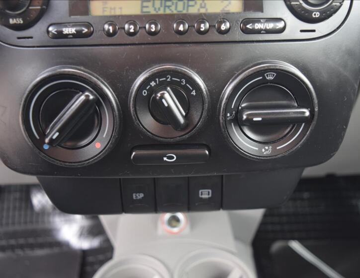 Volkswagen New Beetle 33